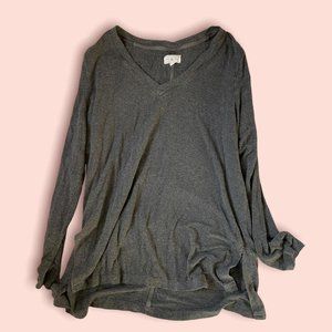 Lou & Grey - Gray Sweater with V Neckline and slight high low hem